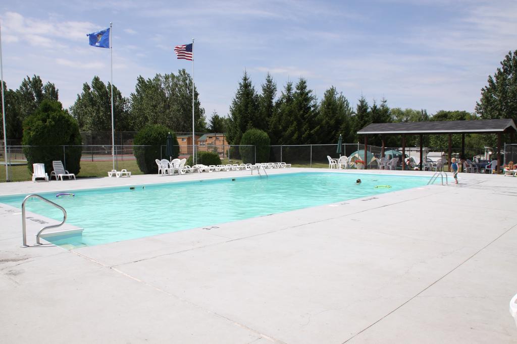 Lakeland Rv Campground Cottage 15 Edgerton Exterior photo
